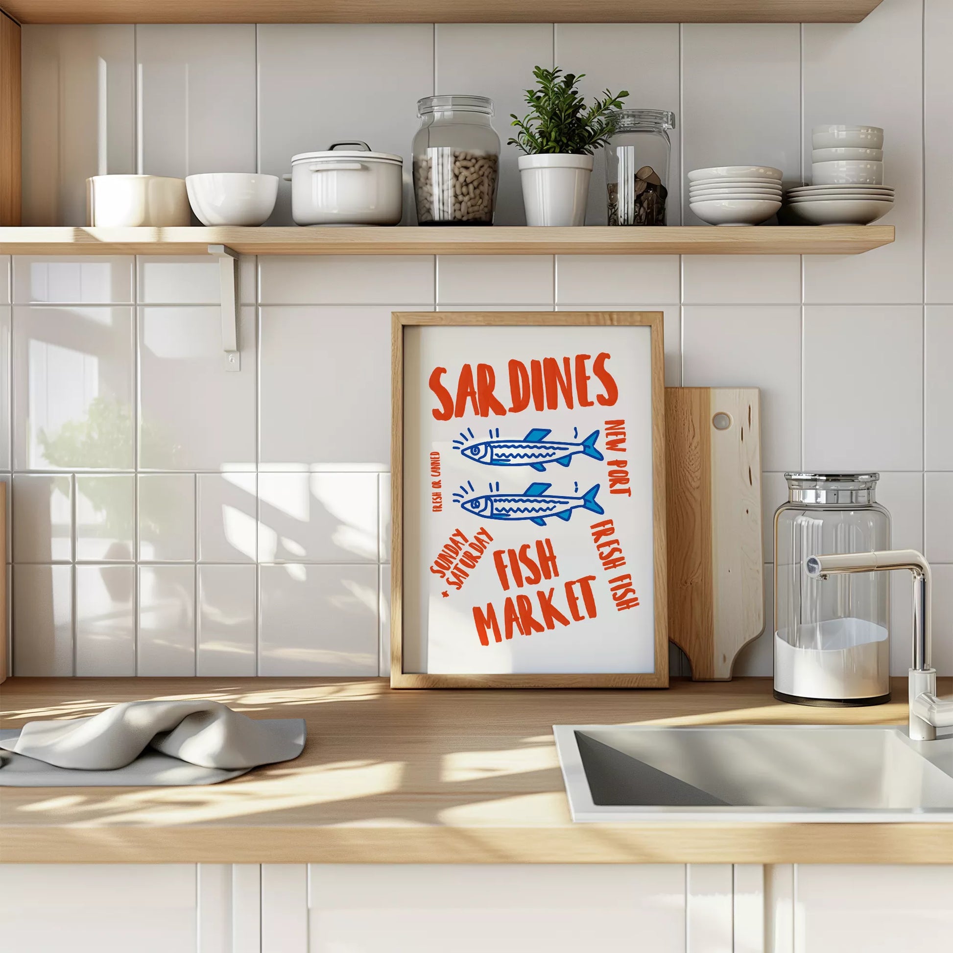 レトロな雰囲気の青いイワシと赤文字のフィッシュマーケットイラスト