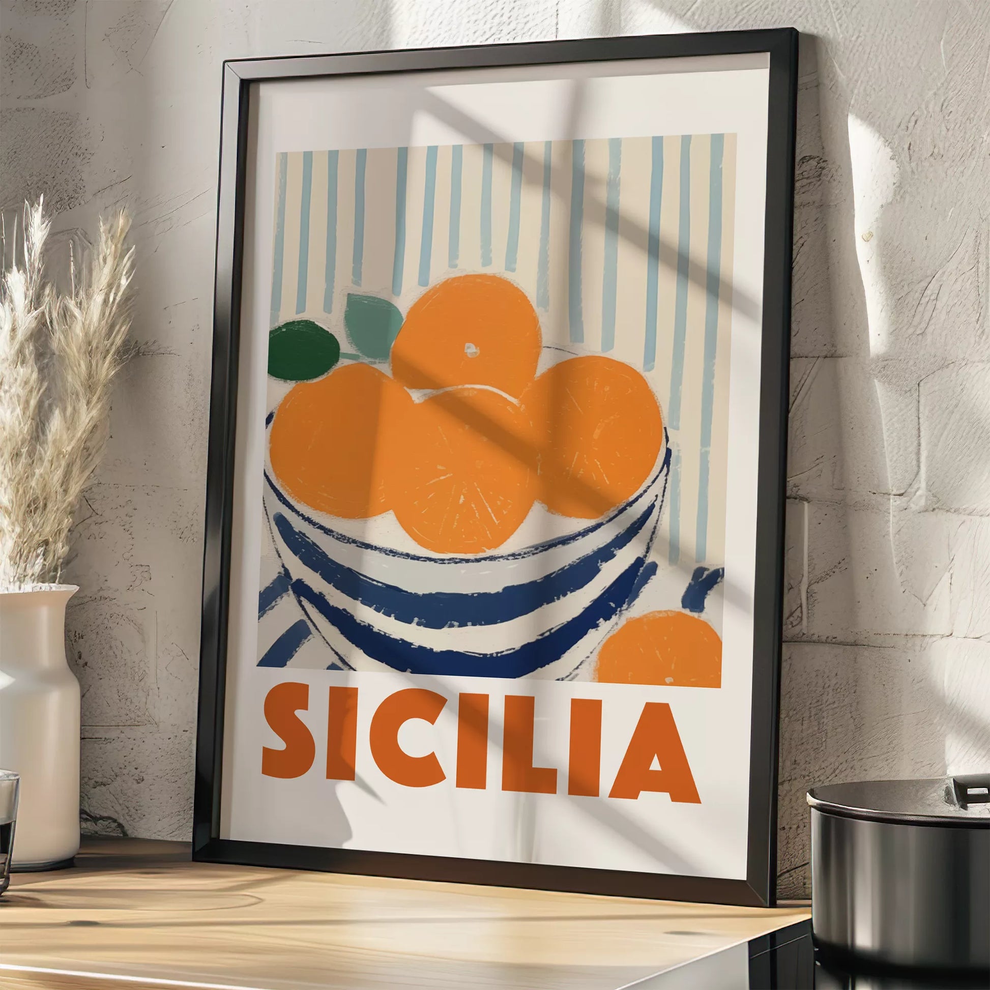 シチリアオレンジのレトロなアートポスター、青いボウルと縞模様の背景