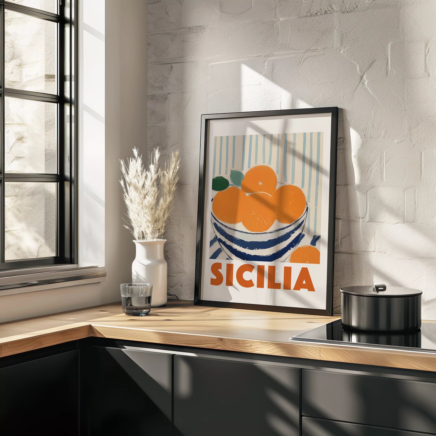 シチリアオレンジのレトロなアートポスター、青いボウルと縞模様の背景