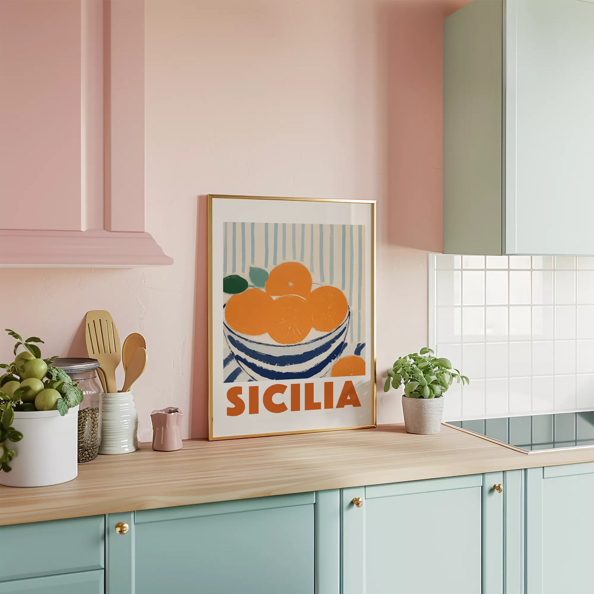 シチリアオレンジのレトロなアートポスター、青いボウルと縞模様の背景