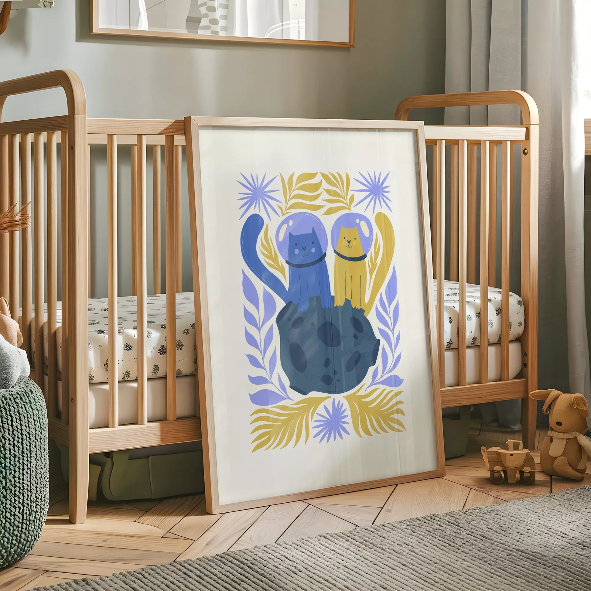 宇宙飛行士の猫2匹が月面で友情を育むボタニカル装飾の子供部屋用アートポスター