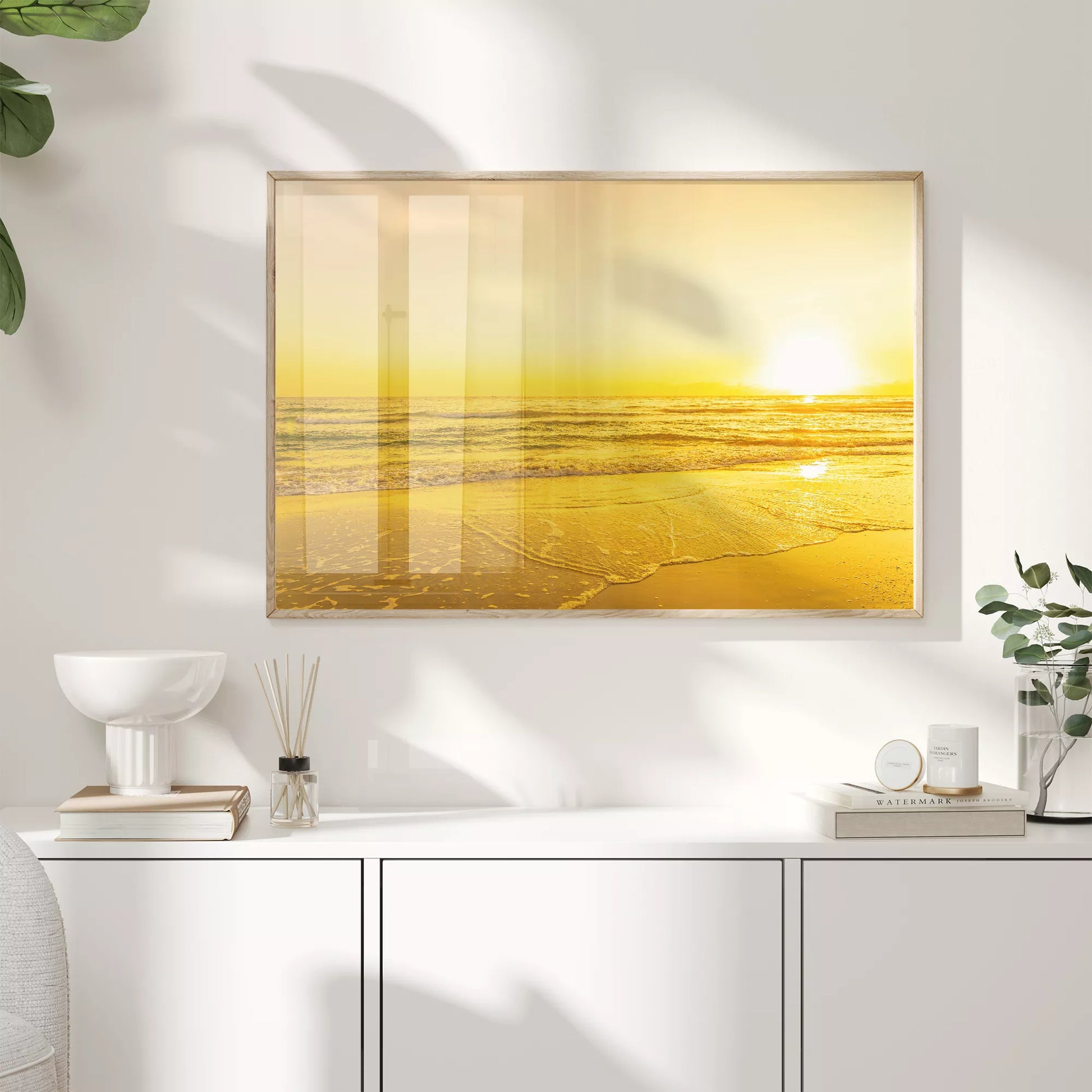 朝日が輝くゴールドイエローのビーチアートポスター