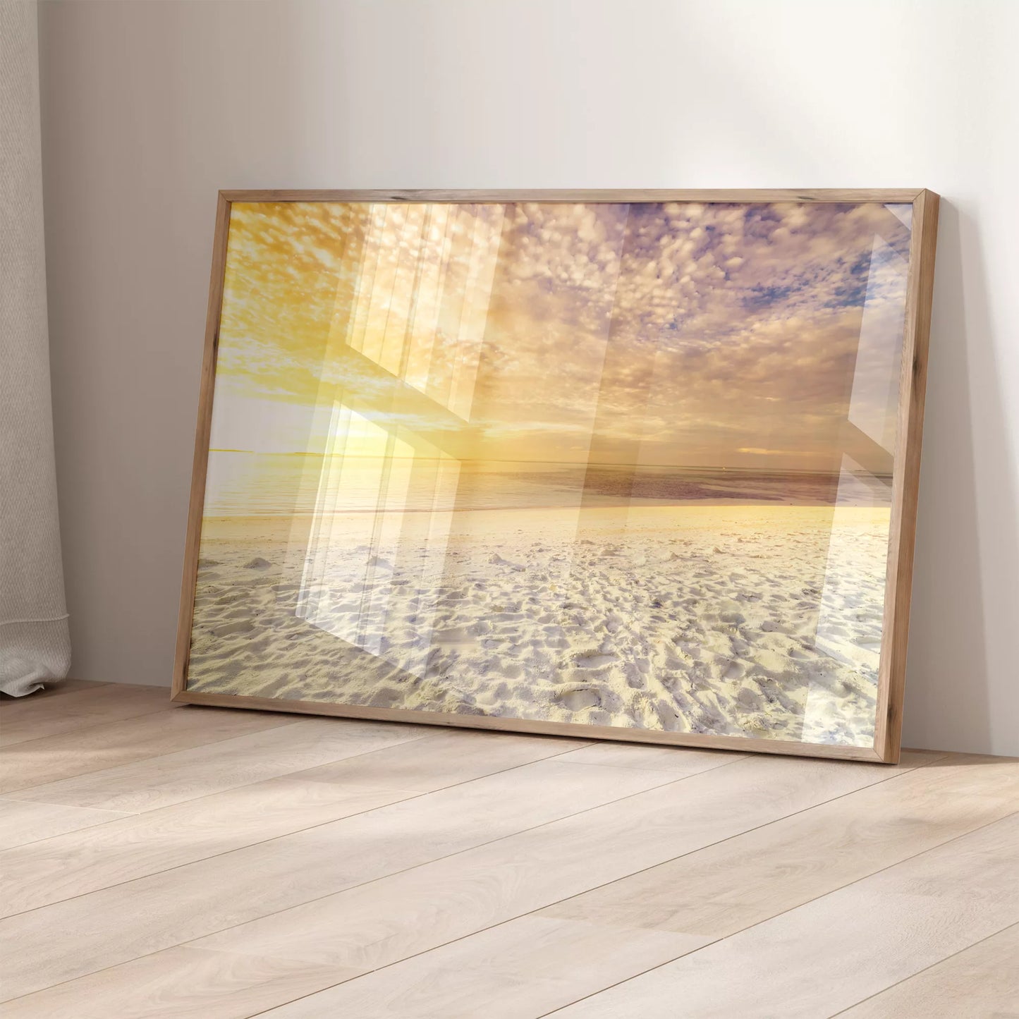 黄金色の夕暮れ時の砂浜、穏やかな海岸風景アート