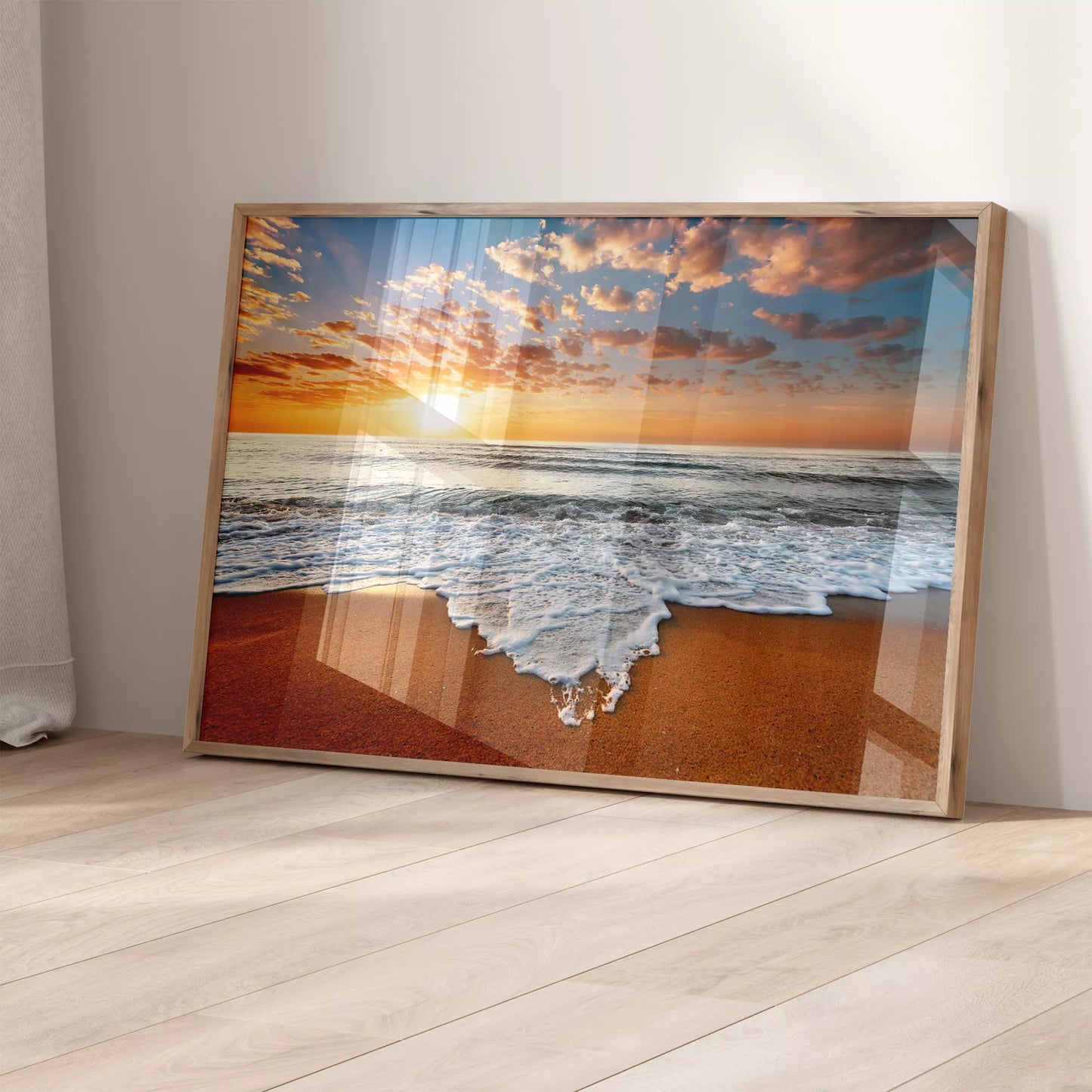 夕焼け空と波打ち際の風景、オレンジ色の空とターコイズブルーの海