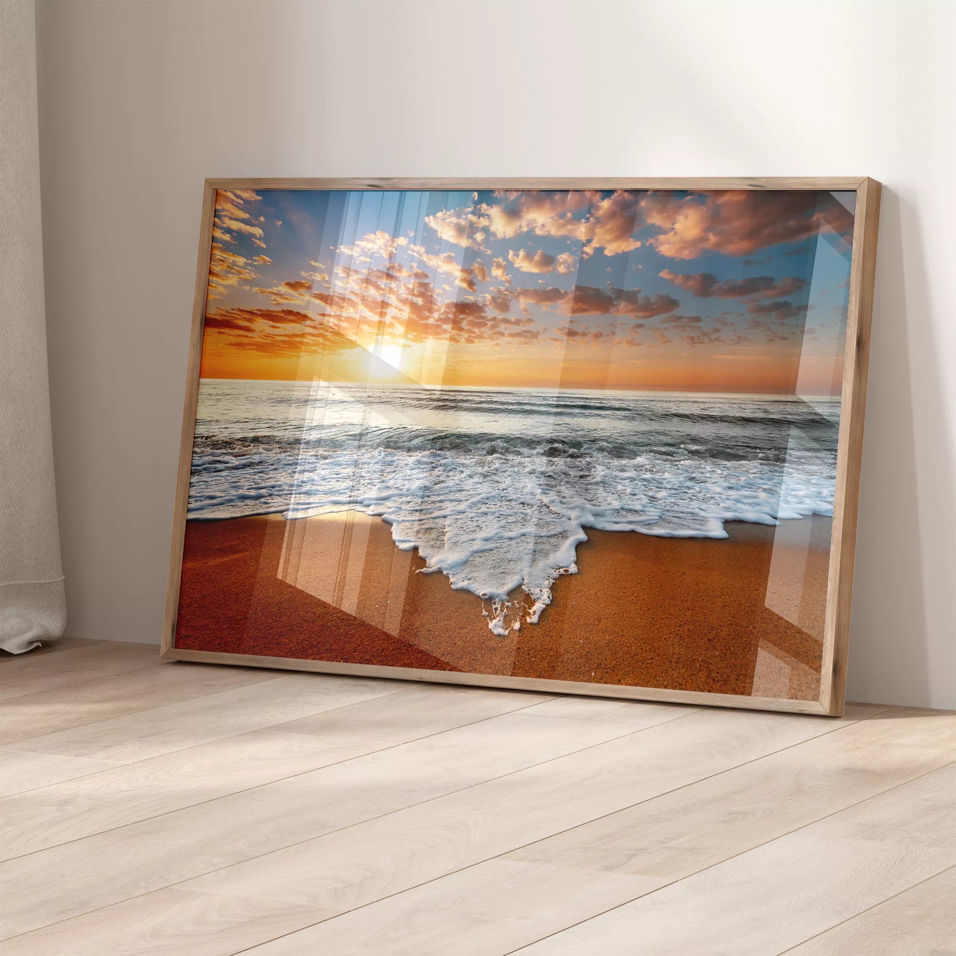 夕焼け空と波打ち際の風景、オレンジ色の空とターコイズブルーの海