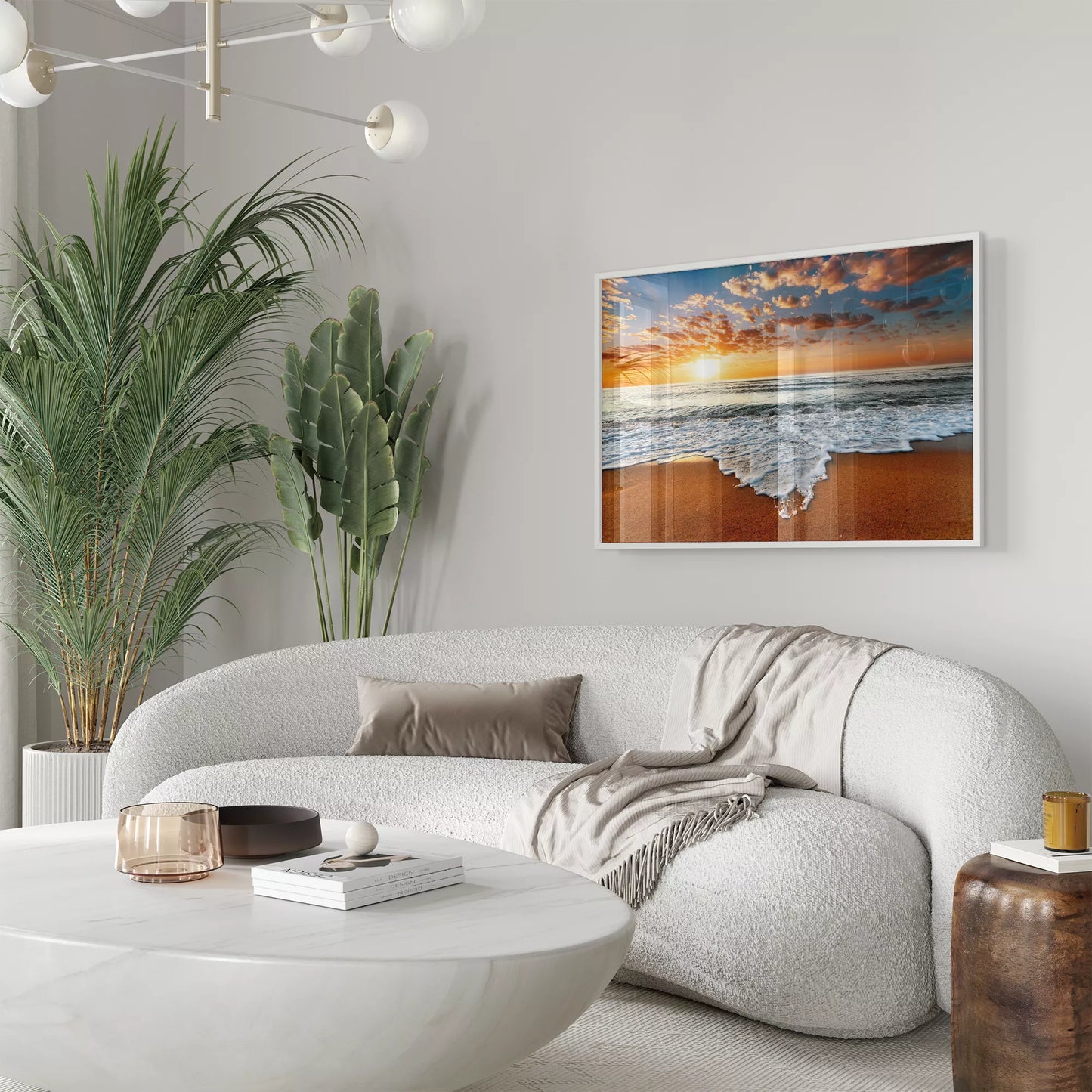 夕焼け空と波打ち際の風景、オレンジ色の空とターコイズブルーの海