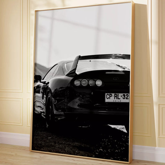 トヨタスープラJZA80のモノクロアート写真、リアビュー、クラシックスポーツカー