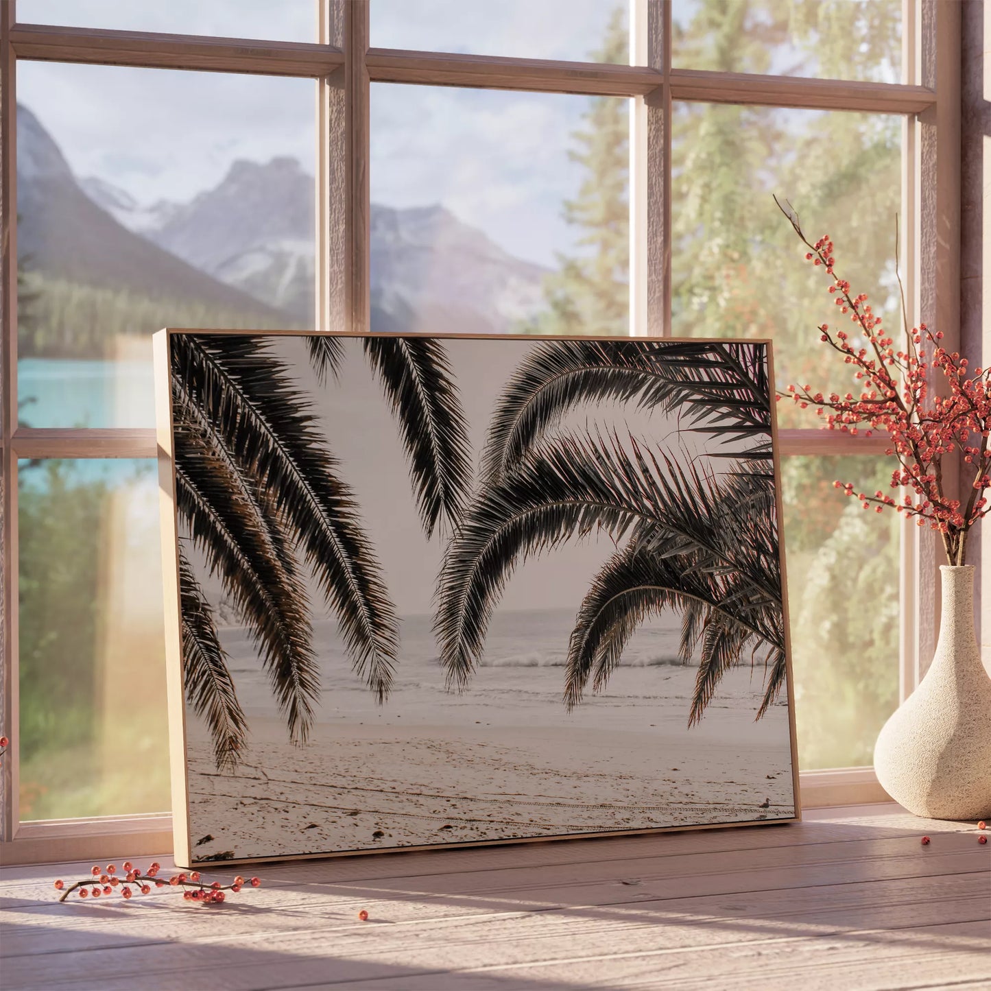 モノクロームのヤシの葉と砂浜、波打ち際の癒し系ビーチ風景