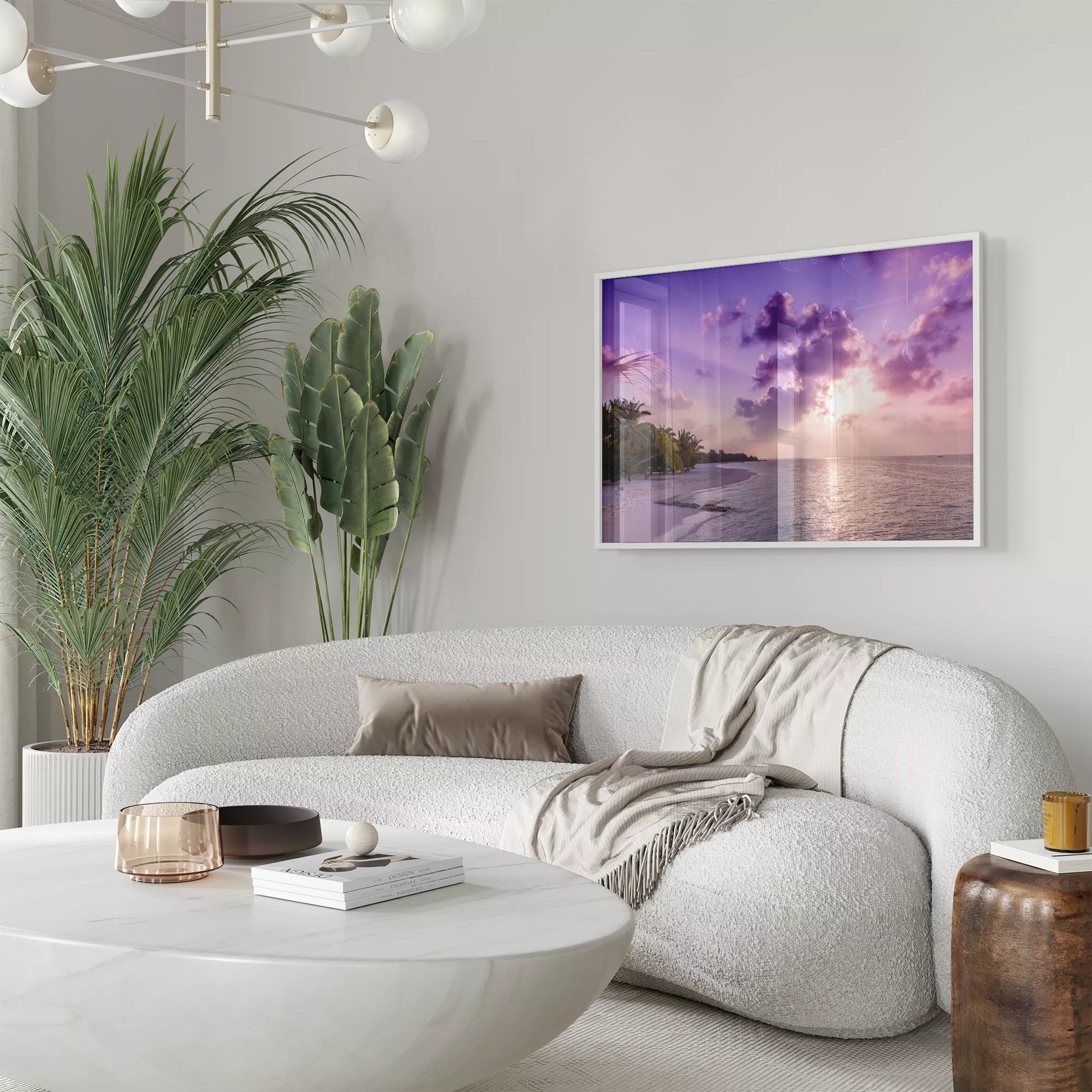 紫色の夕焼け空と白砂浜のトロピカルビーチ風景