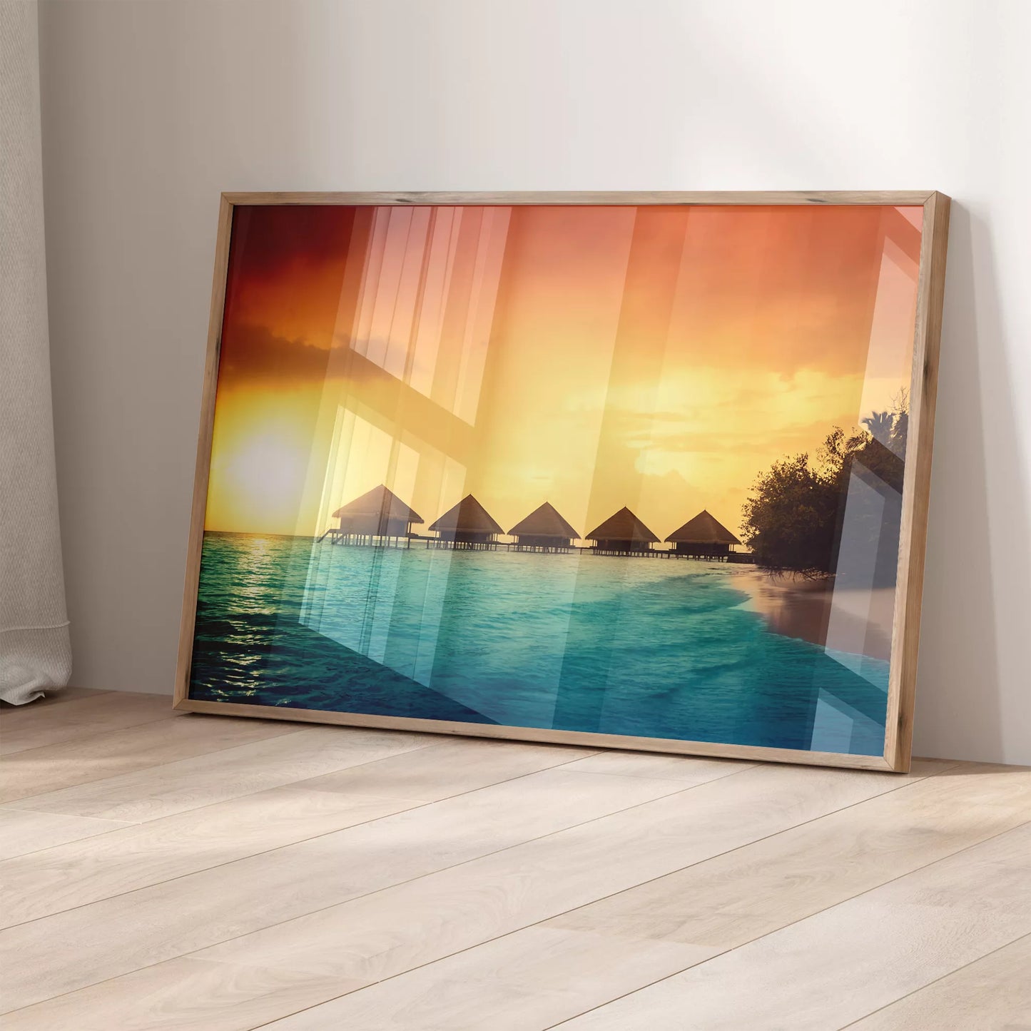 モルディブ風の水上コテージと夕暮れのビーチ風景