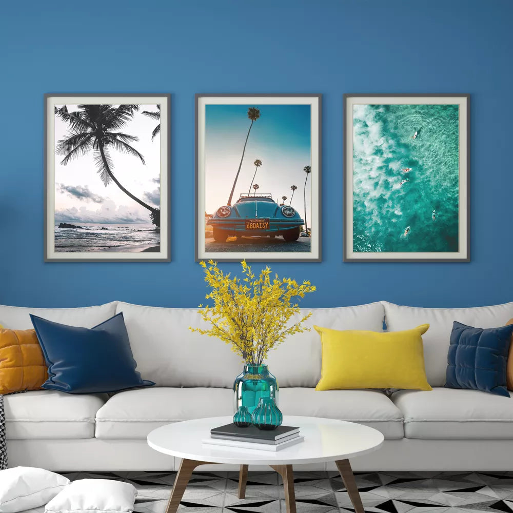 南国ビーチ、クラシックカー、エメラルド色の海の3枚組アートポスター