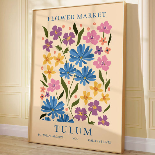 チュラムの花市場をイメージした青、紫、ピンクの花々が描かれたボタニカルアートポスター