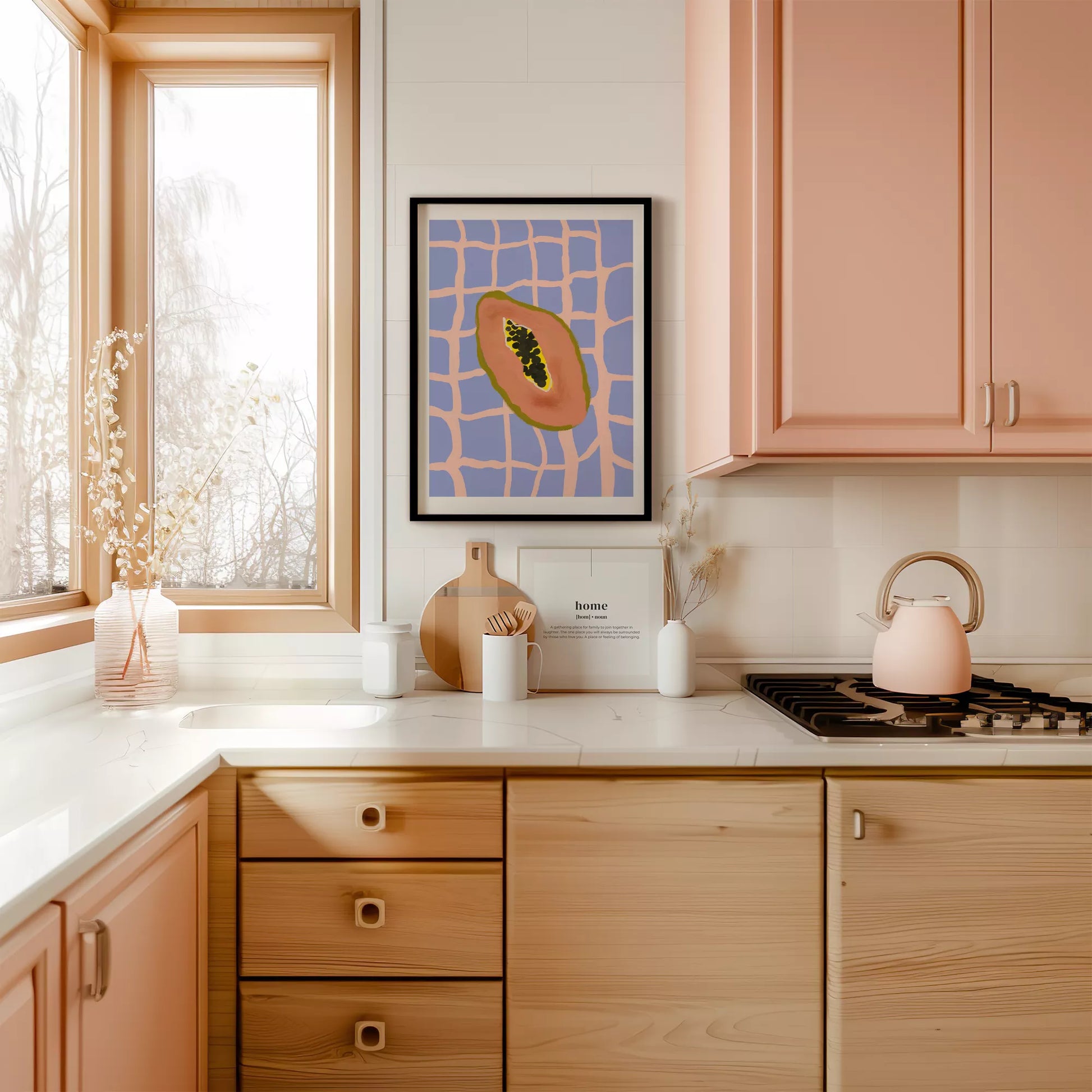 パステルカラーの格子柄背景にパパイヤのミニマルアートイラスト