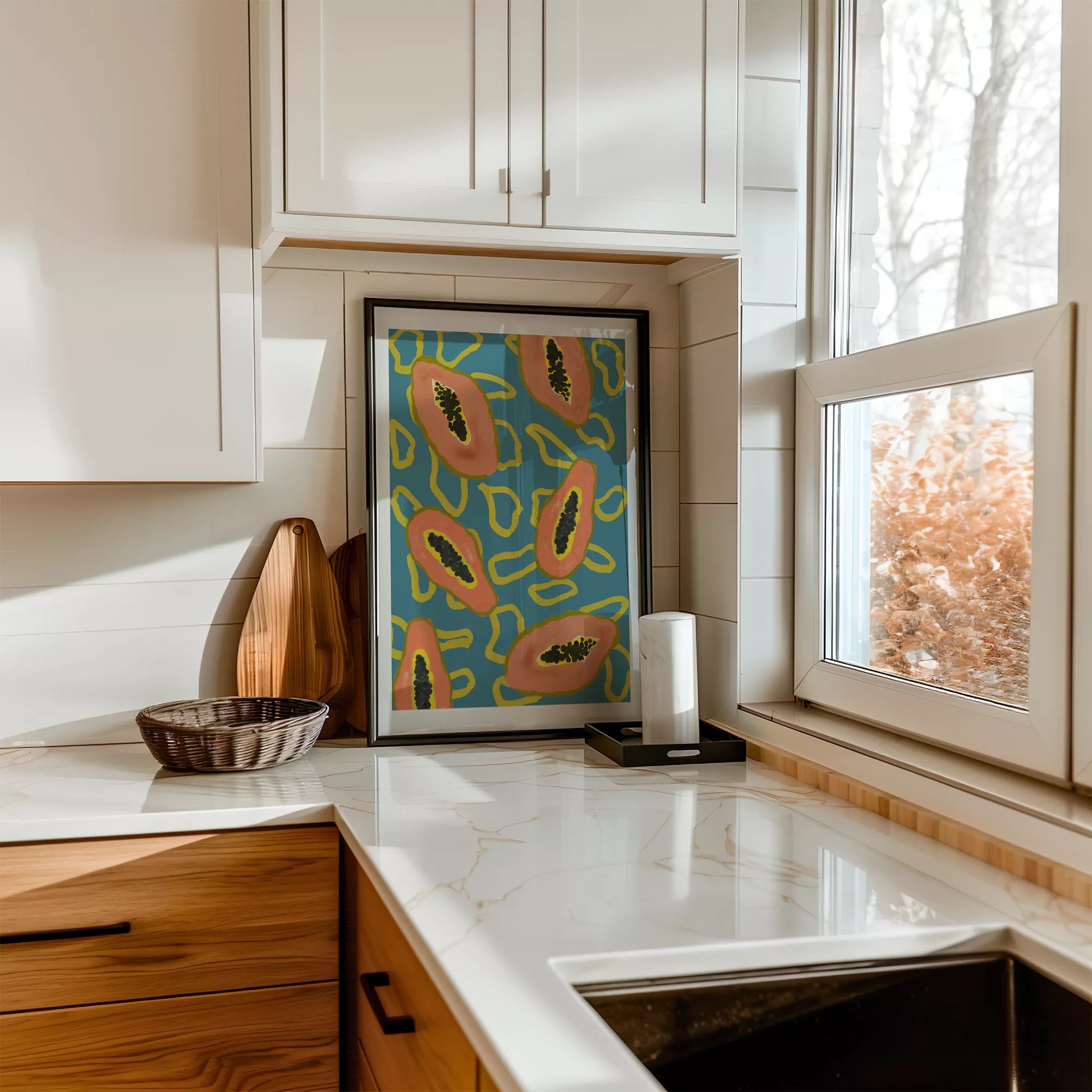 ターコイズブルーの背景にパパイヤのモダンアートパターン