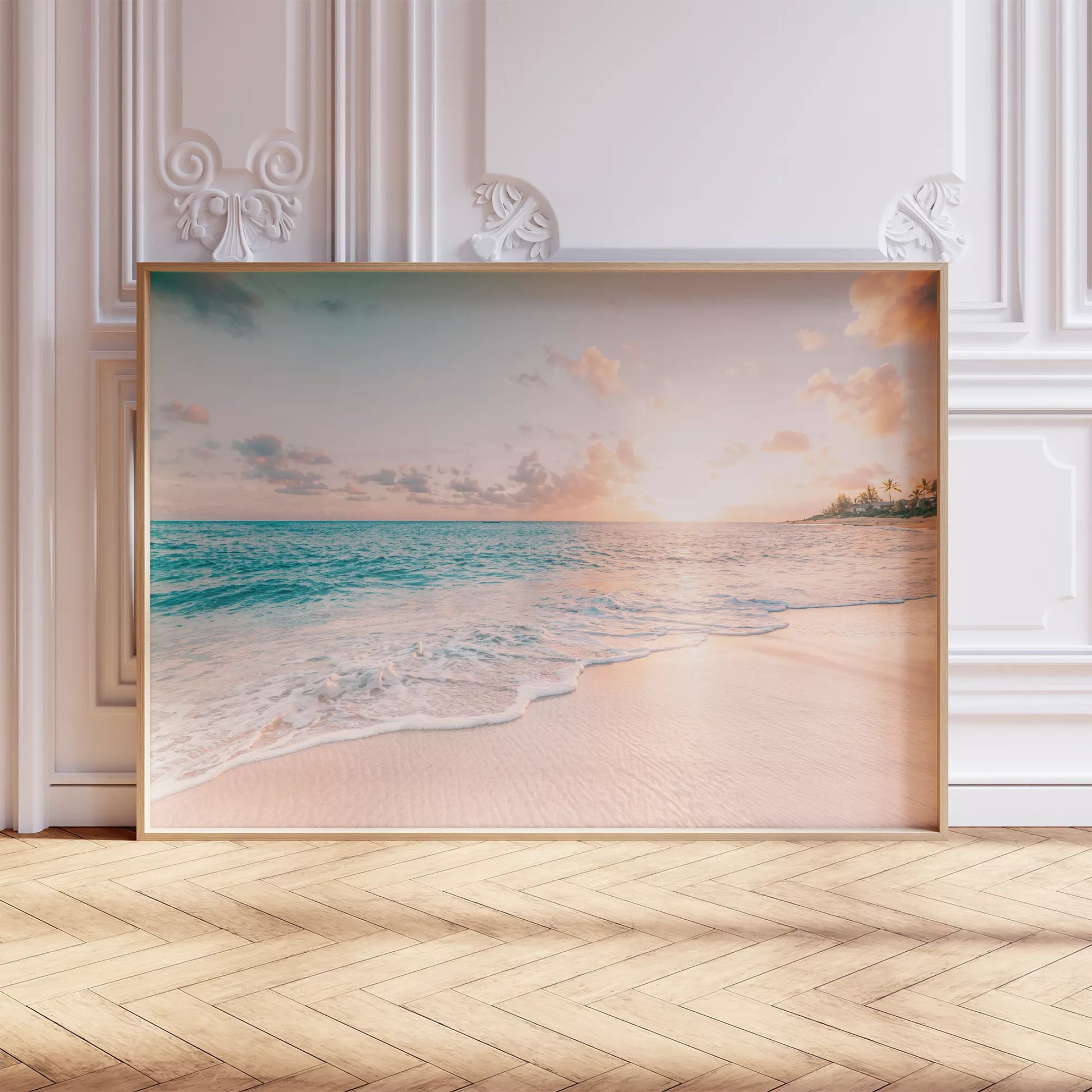 夕暮れのビーチで打ち寄せる波とエメラルドグリーンの海の風景