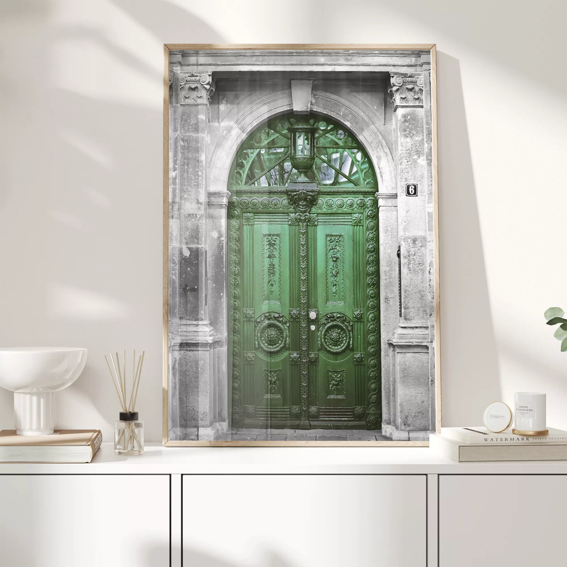 緑の装飾的なアンティークドア、石造りの門構え、ヨーロピアンクラシック建築