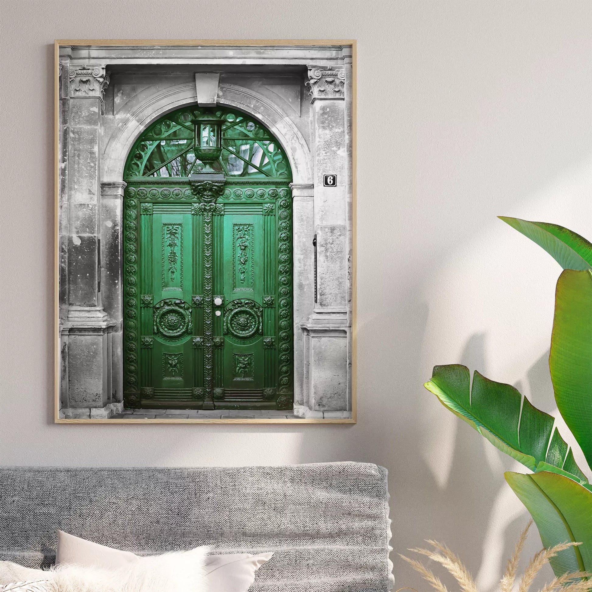 緑の装飾的なアンティークドア、石造りの門構え、ヨーロピアンクラシック建築