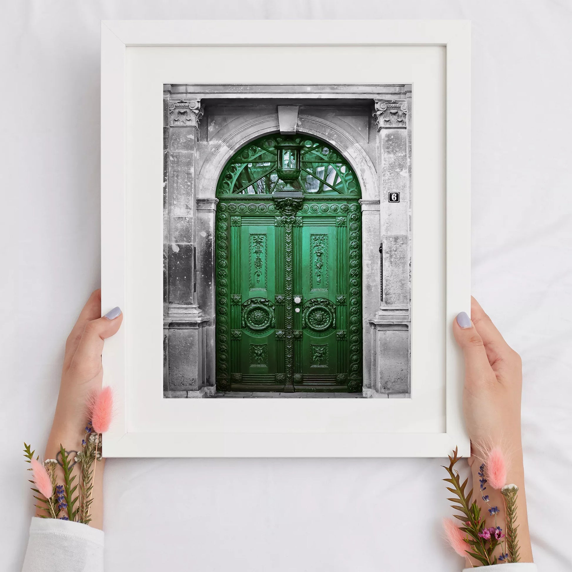 緑の装飾的なアンティークドア、石造りの門構え、ヨーロピアンクラシック建築