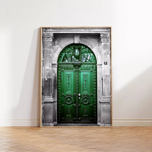 緑の装飾的なアンティークドア、石造りの門構え、ヨーロピアンクラシック建築