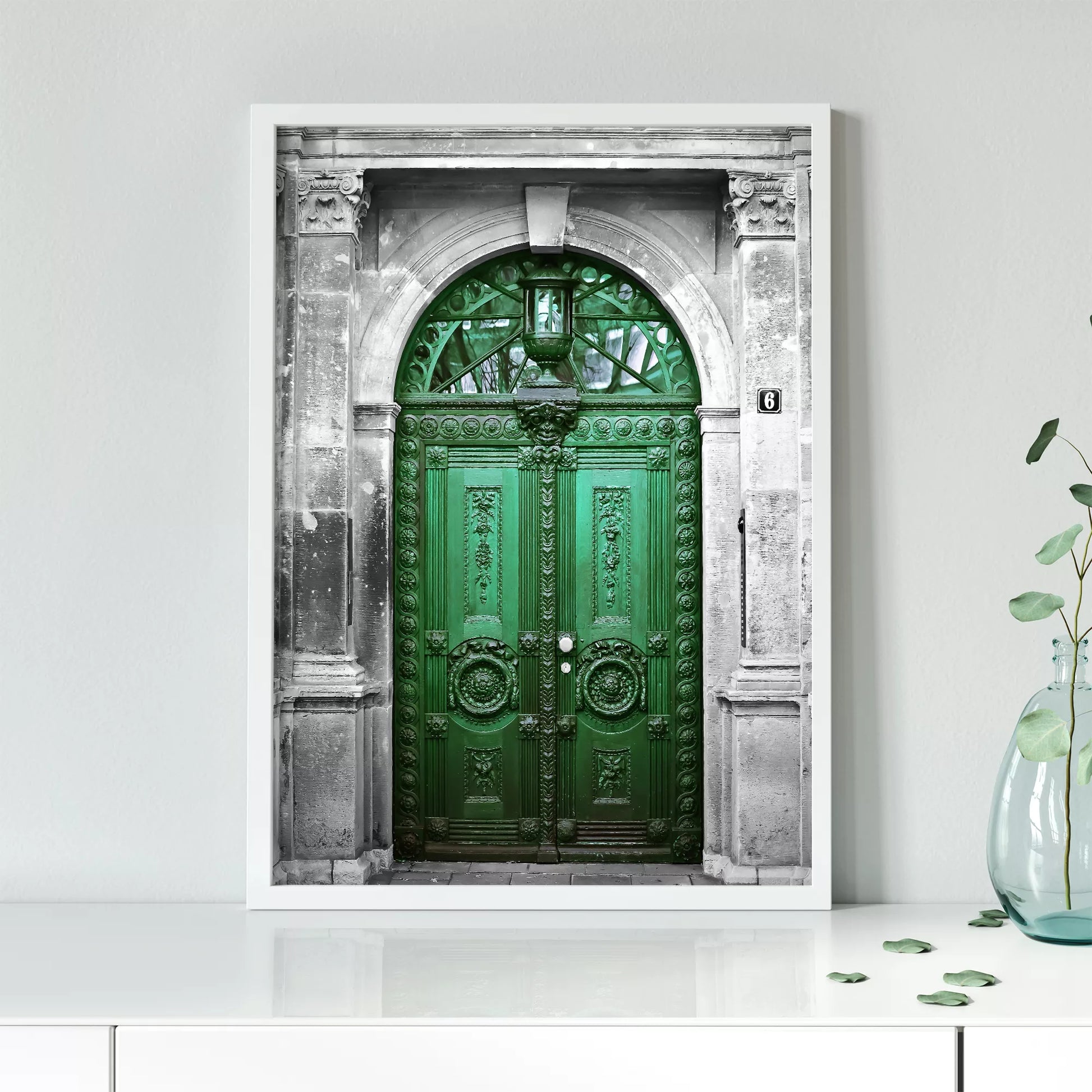 緑の装飾的なアンティークドア、石造りの門構え、ヨーロピアンクラシック建築
