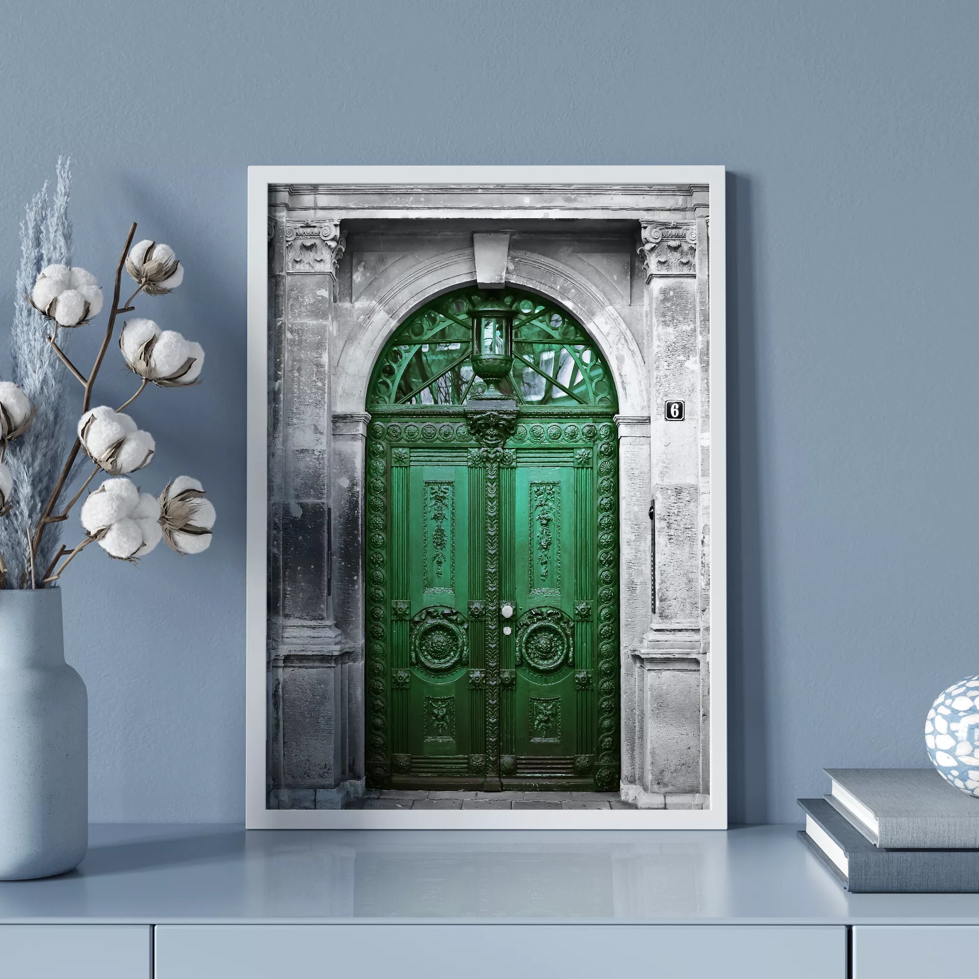 緑の装飾的なアンティークドア、石造りの門構え、ヨーロピアンクラシック建築