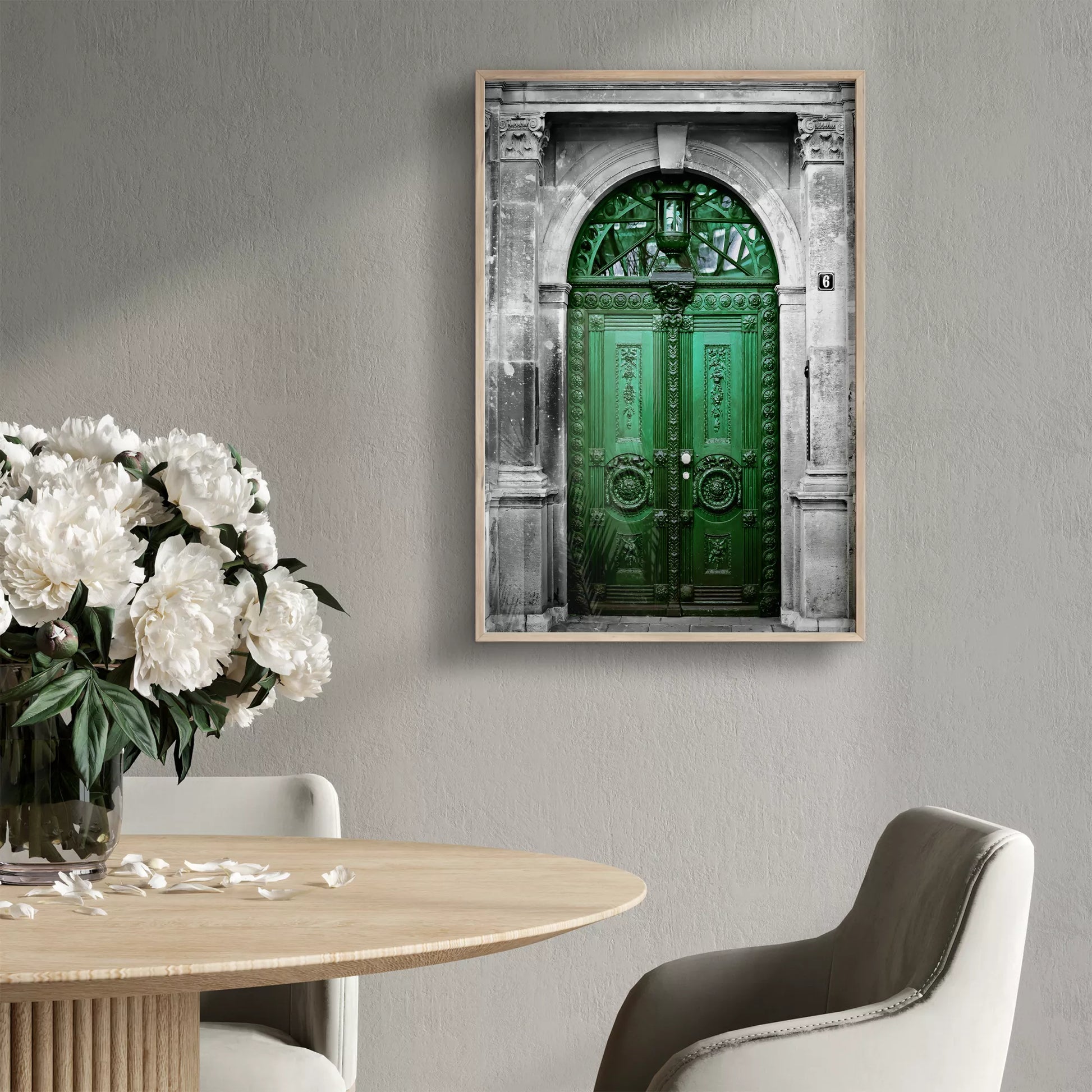 緑の装飾的なアンティークドア、石造りの門構え、ヨーロピアンクラシック建築