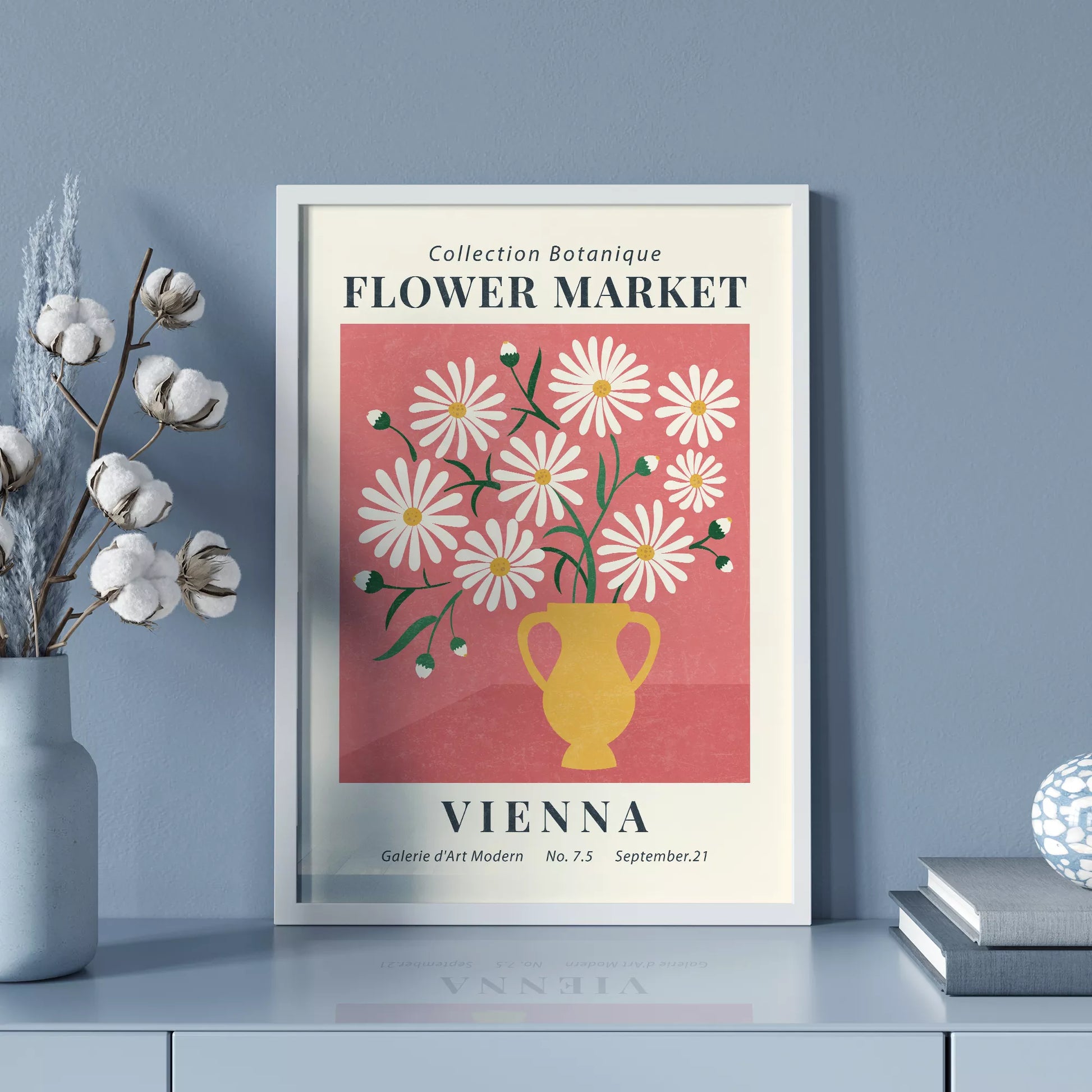 ピンク背景に黄色い花瓶のマーガレットの花束アートポスター