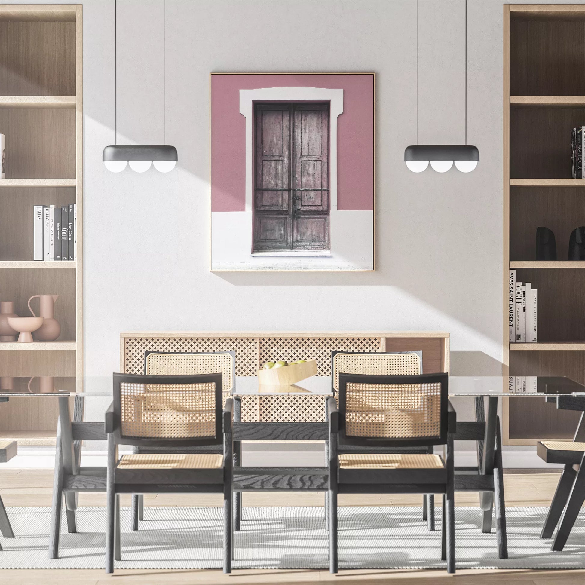 ピンク色の壁に映える木製アンティークドアのアートプリント