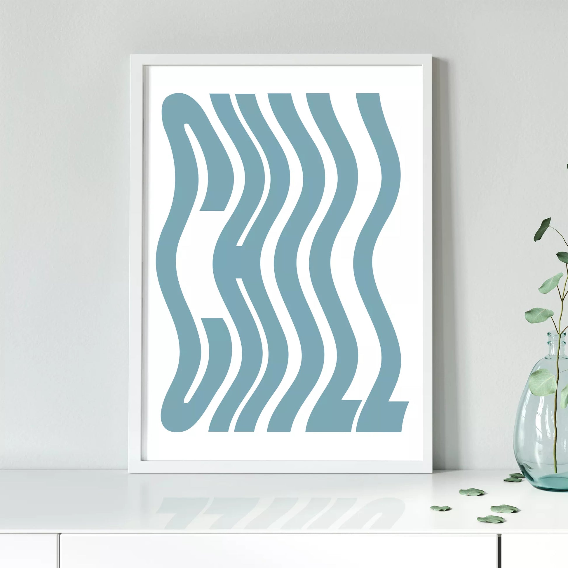 モダンな曲線アートプリント、ティールブルーのウェーブデザイン、白地にミニマルな波状パターン