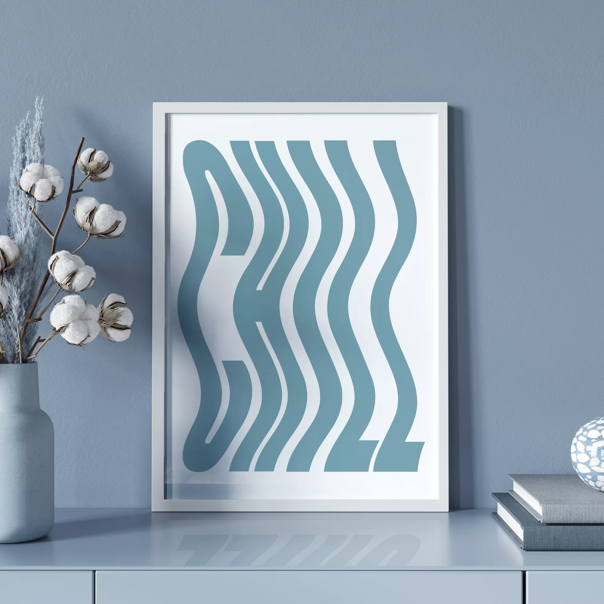 モダンな曲線アートプリント、ティールブルーのウェーブデザイン、白地にミニマルな波状パターン
