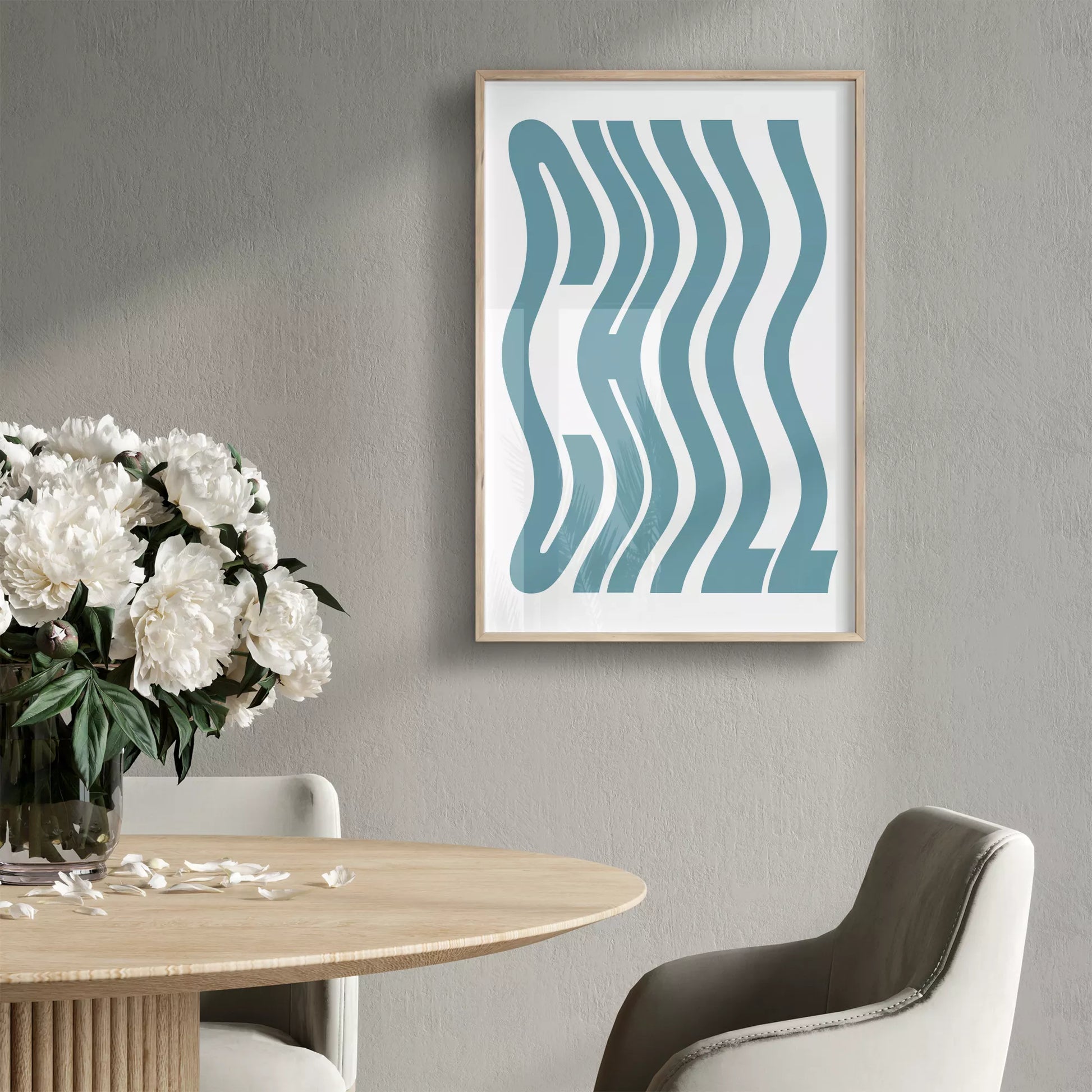 モダンな曲線アートプリント、ティールブルーのウェーブデザイン、白地にミニマルな波状パターン