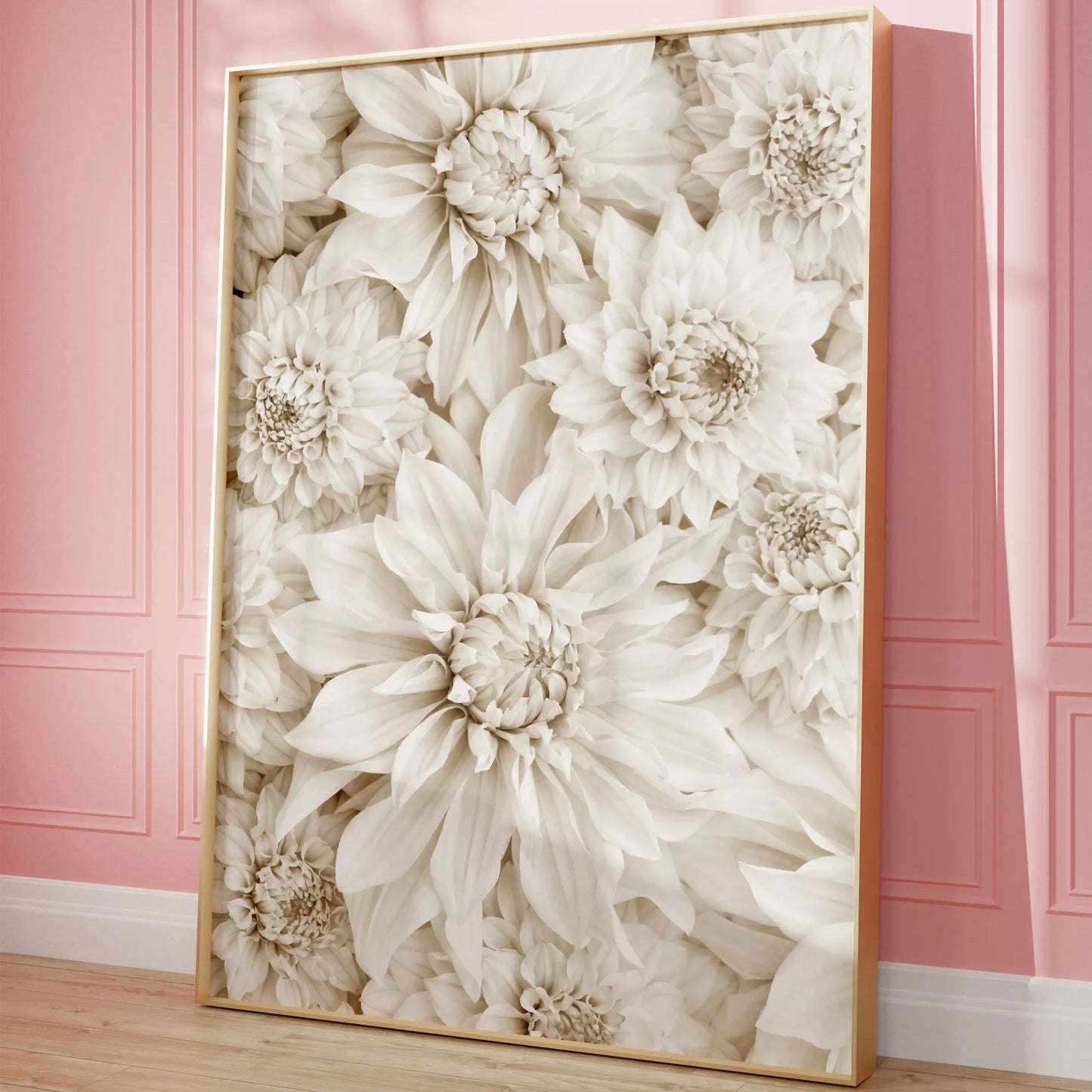 純白のダリアの花々が織りなす優雅なボタニカルアート