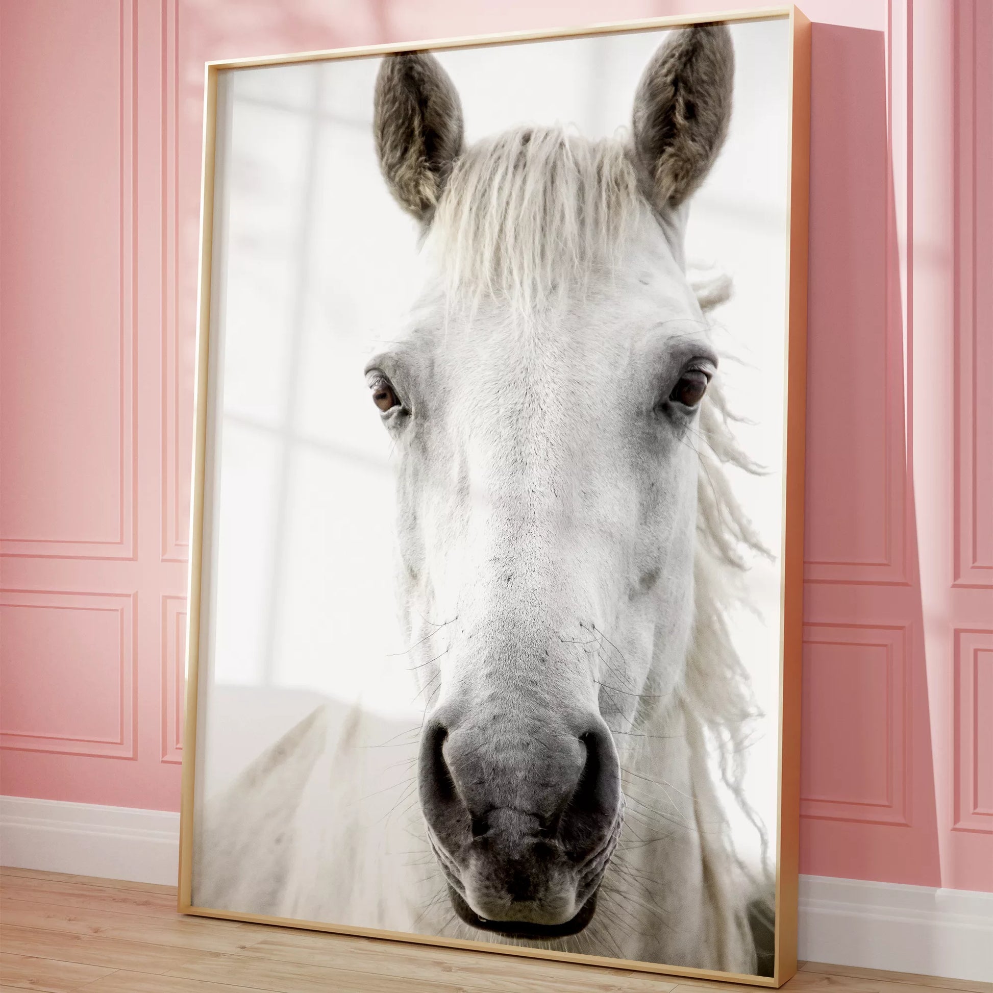 白馬の横顔のミニマリストアートプリント、モノクロ写真風