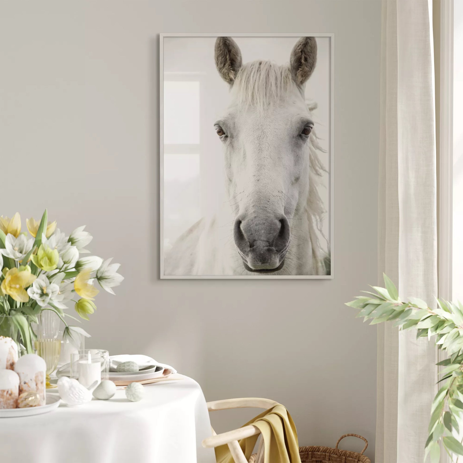 白馬の横顔のミニマリストアートプリント、モノクロ写真風