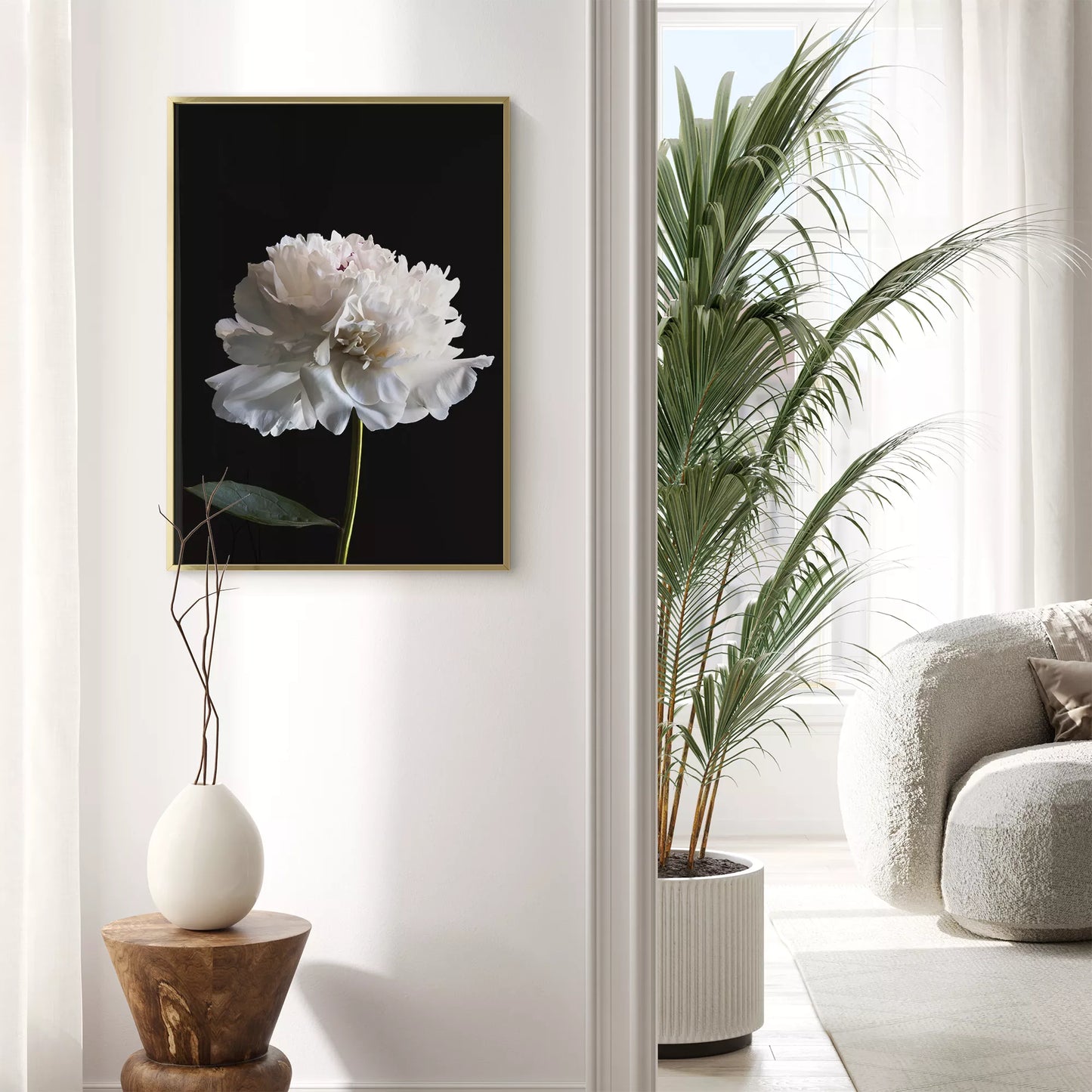 黒背景に咲く純白の牡丹の花 モダンでミニマルなボタニカルアート