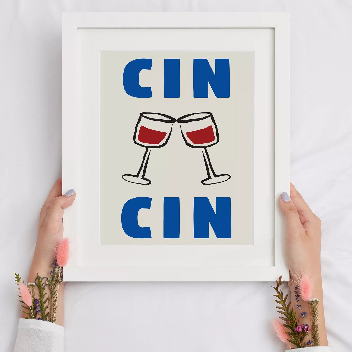 クリーム色の背景にブルーの「CIN CIN」の文字とシンプルな線画で描かれた赤ワインの乾杯グラスを配したミニマリストアートポスター