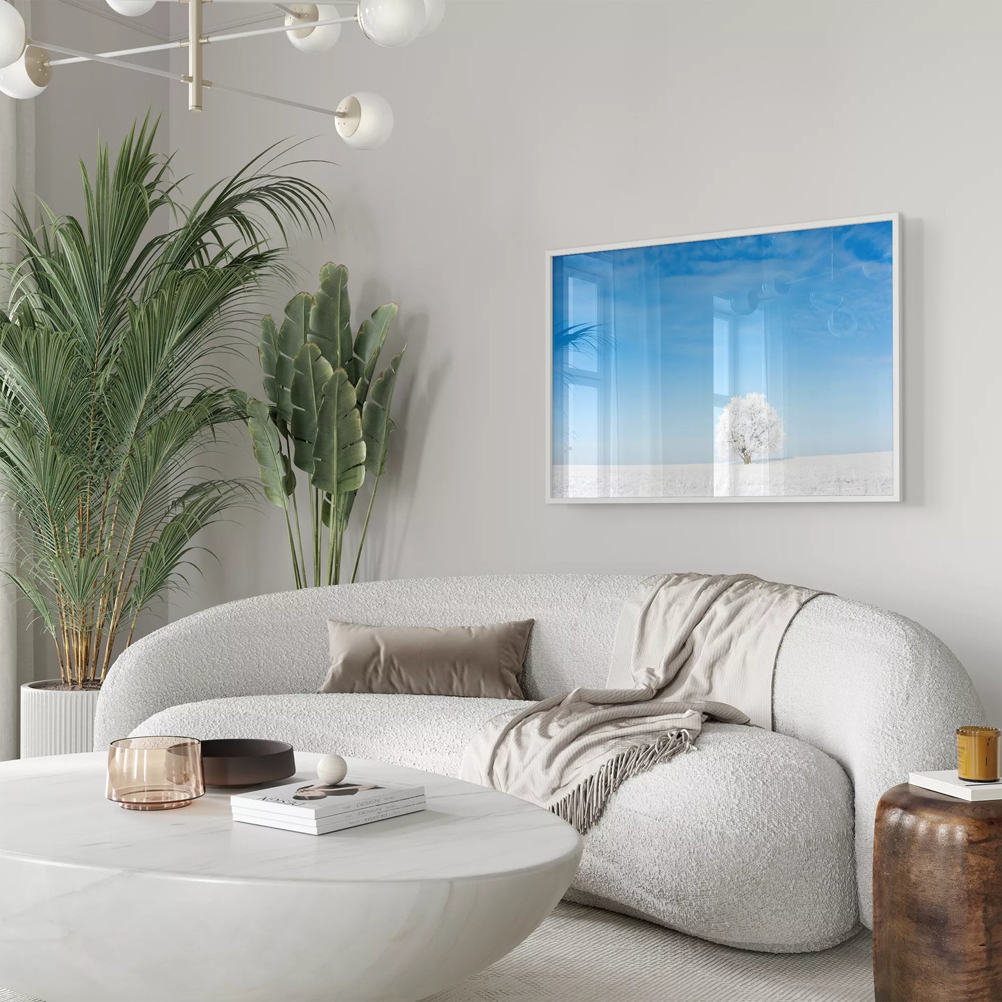 雪原に佇む霜降りの一本木と澄み切った青空の冬景色