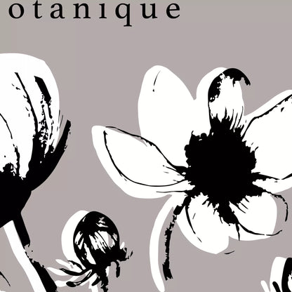 白黒の花とつぼみを描いたボタニカルアートのクローズアップ