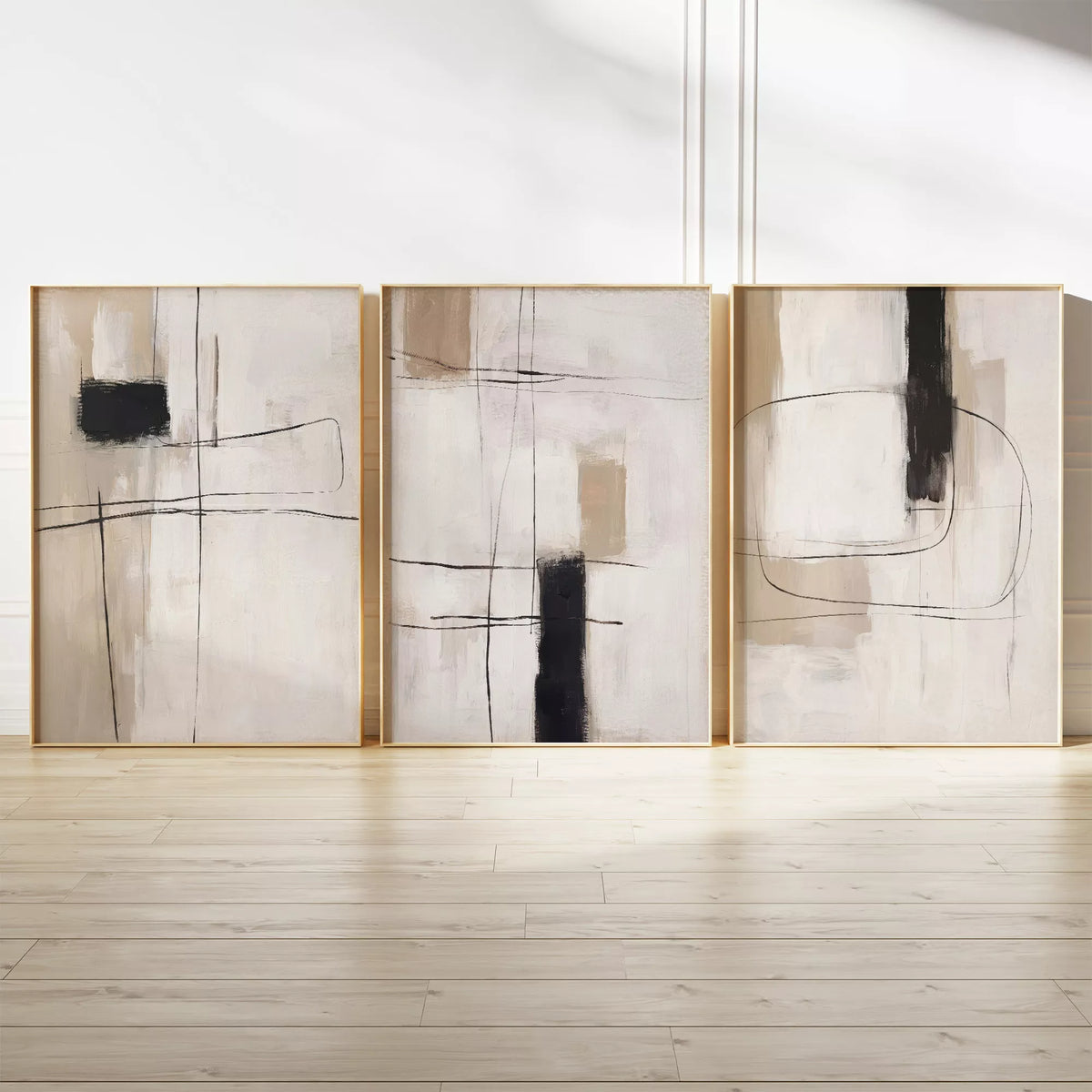 ベージュとアイボリーに細い黒ラインと筆タッチを重ねた抽象画3枚セット