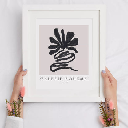 抽象的な黒い花のようなデザインのモダンなアートポスター
