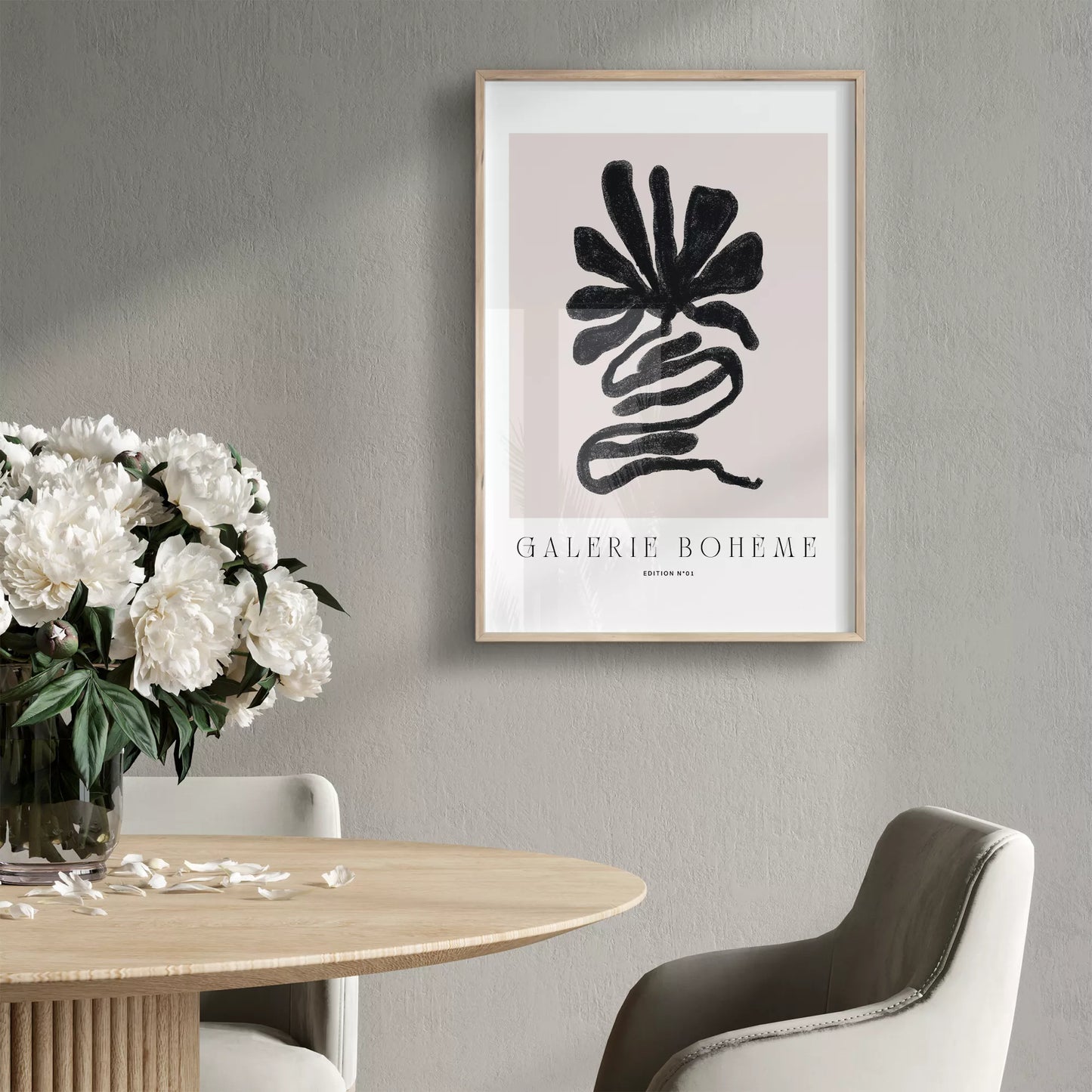 抽象的な黒い花のようなデザインのモダンなアートポスター