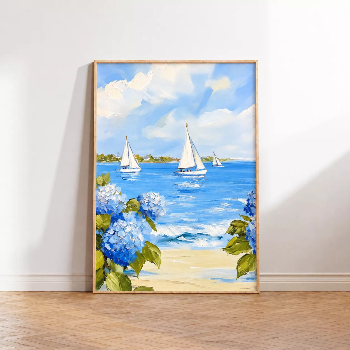 青い海を進む３隻のヨットと海辺の紫陽花を描いた中央のポスター
