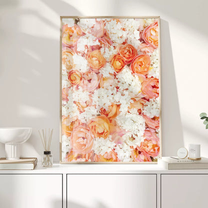 サンゴ色のバラと白い紫陽花の優雅な花束アートプリント