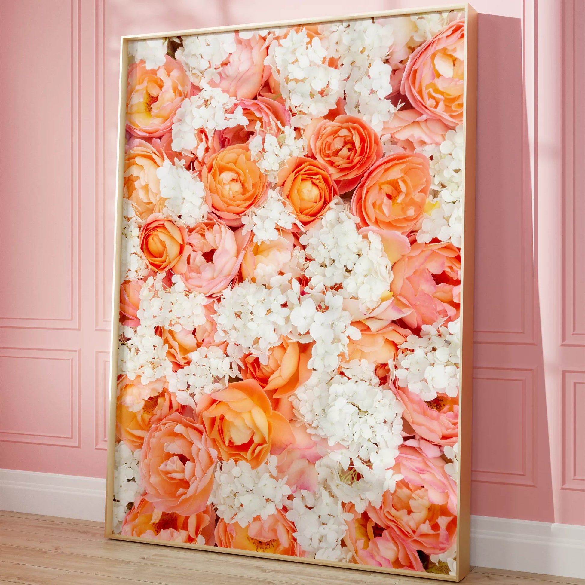 サンゴ色のバラと白い紫陽花の優雅な花束アートプリント