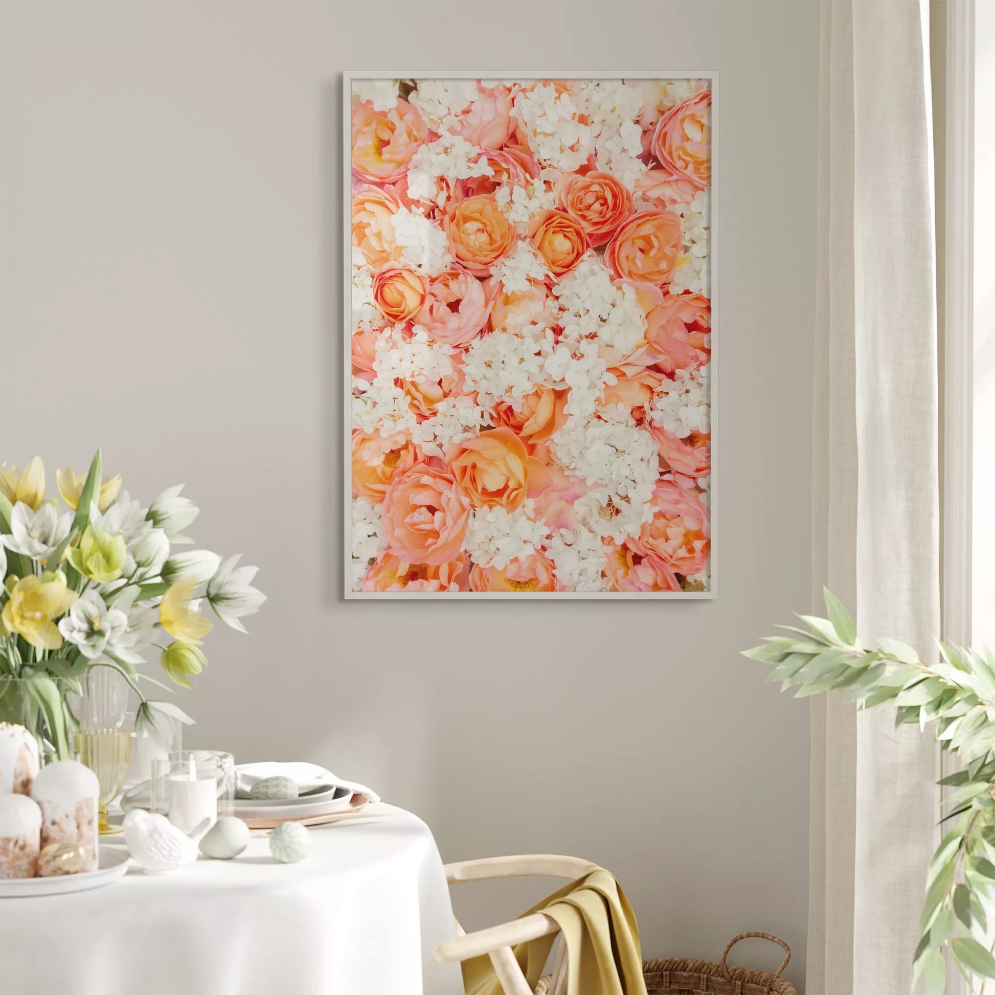 サンゴ色のバラと白い紫陽花の優雅な花束アートプリント