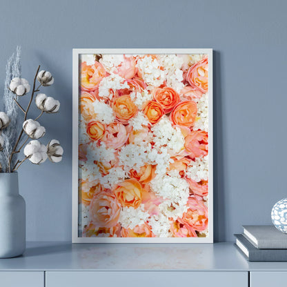 サンゴ色のバラと白い紫陽花の優雅な花束アートプリント
