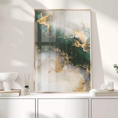 深い緑と金の大理石風抽象アート、モダンなインテリアデザイン