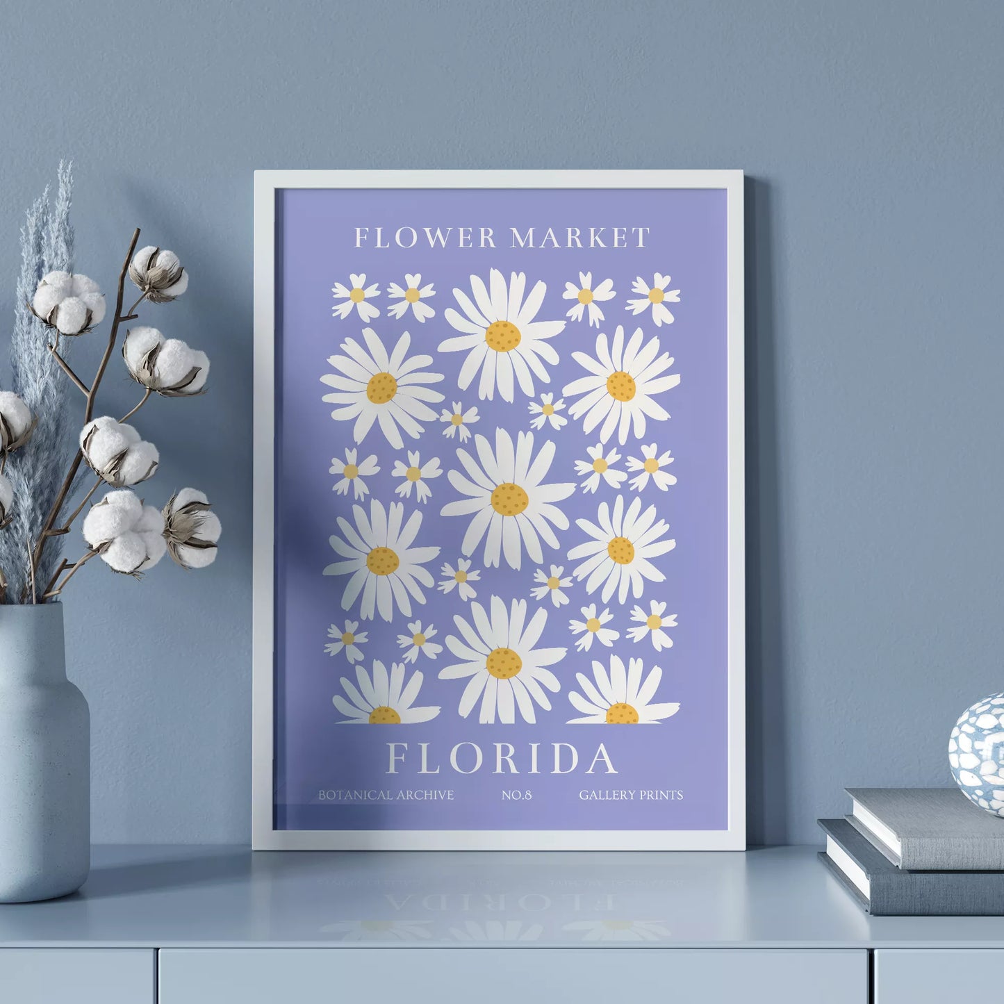 フロリダのデイジーマーケット植物アートポスター、パープル背景に白い花