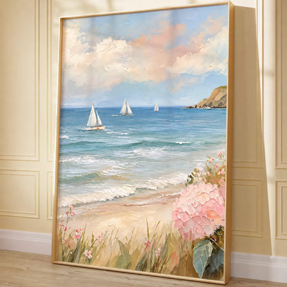 白いヨットが浮かぶ青い海と砂浜、ピンクの紫陽花を描いた中央のポスターの展示イメージ