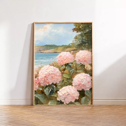 ピンクの紫陽花が咲く海辺と遠くの丘を描いた右側のポスターを床に置いたイメージ
